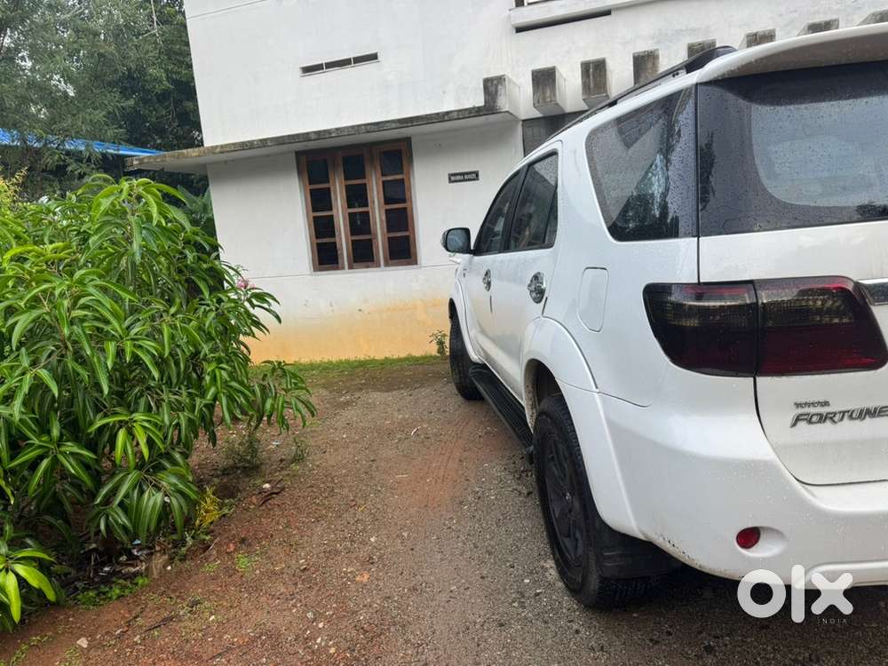 Toyota Fortuner 2011