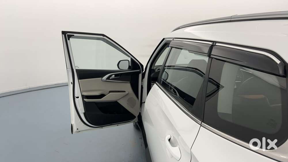 Kia Carens 1.4 Prestige Plus Turbo Dct 7 Str, 2023, Petrol