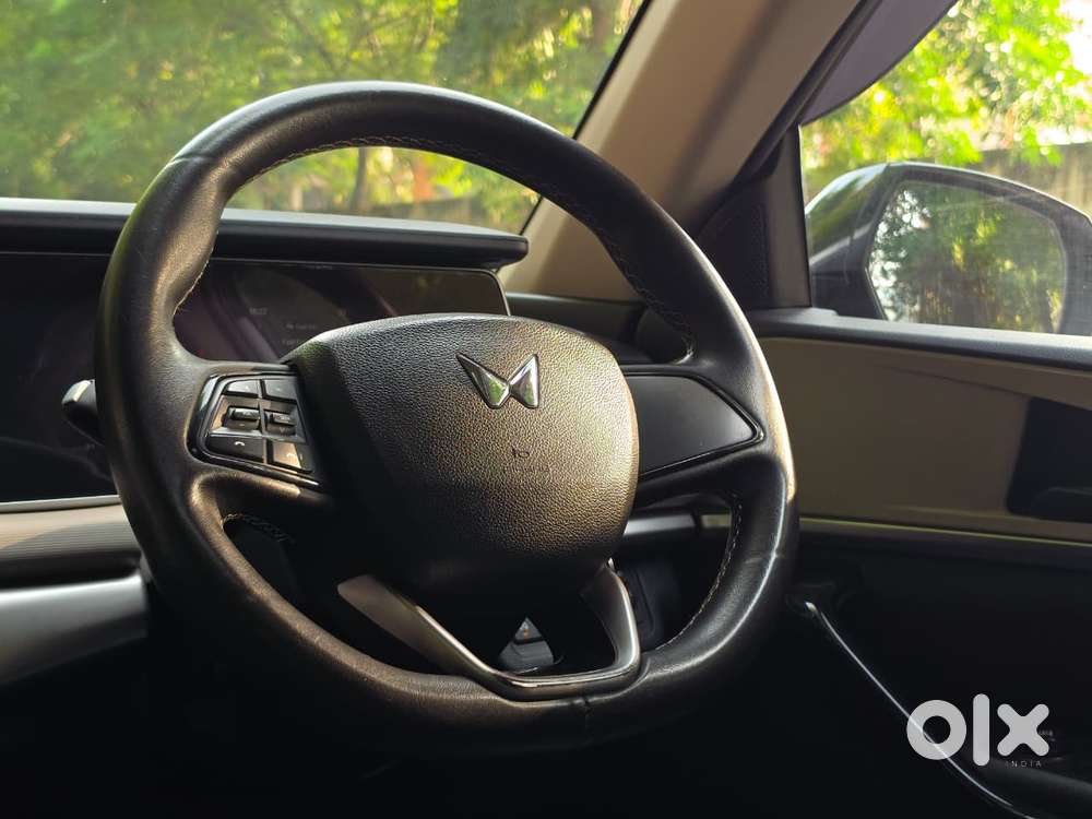 Mahindra Xuv700 2.0 Ax 5 Petrol Mt 7 Str, 2022, Petrol