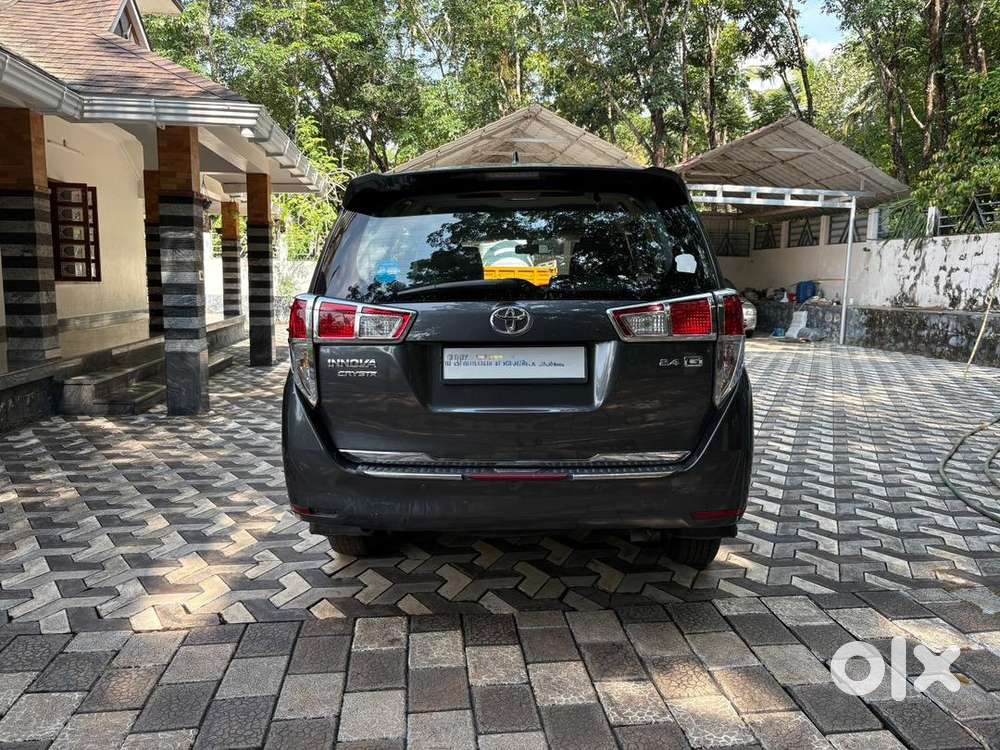 Toyota Innova Crysta 2017 Diesel Well Maintained