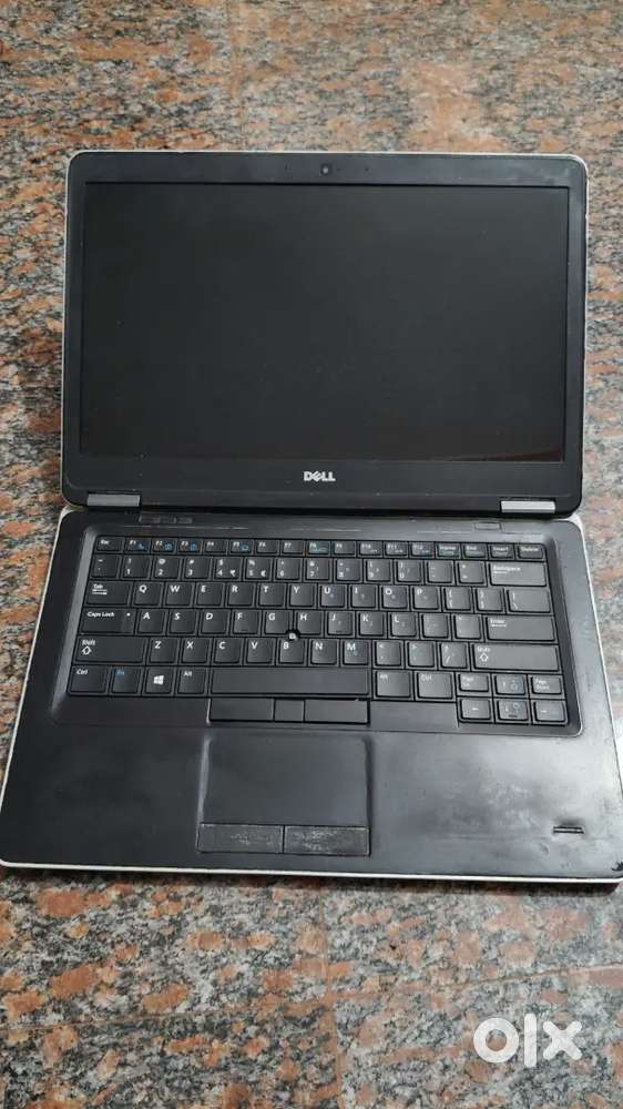 E7440 laptop pura tarah se achha hai , chargar nhi hai