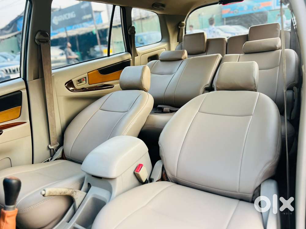 Toyota Innova 2.5 V 8 Str, 2012, Diesel