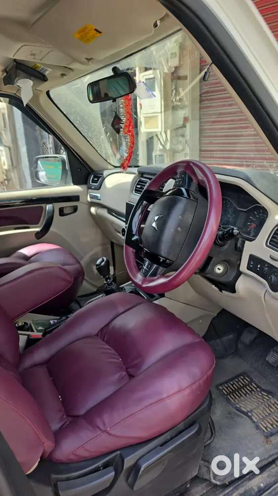 Mahindra Scorpio Class S11