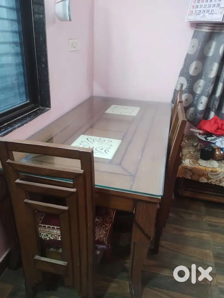 Dining Table with 6 chairs.
