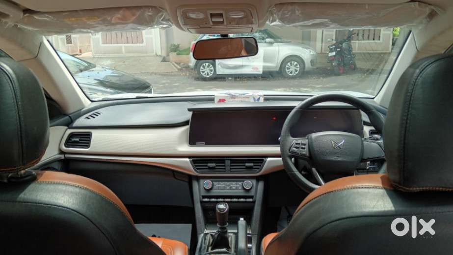 Mahindra Xuv700 2.0 Ax 5 Petrol Mt 7 Str, 2022, Petrol