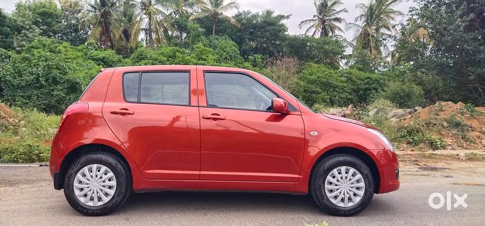 Maruti Suzuki Swift Lxi Bsiv, 2010, Petrol