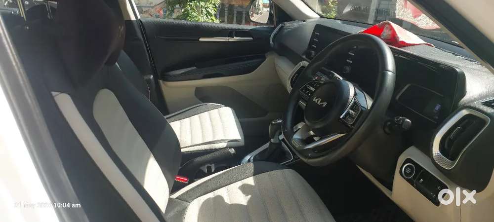 Kia Sonet Push Button Start With Sunroof & Alloy Wheels