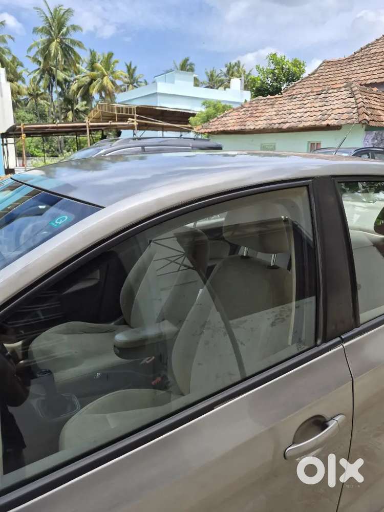 Skoda Rapid Elegance 2012