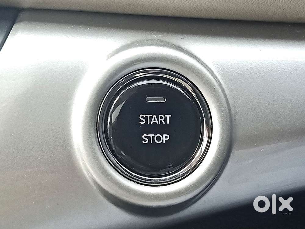 Mahindra Xuv700 2.0 Ax 7 Petrol At Str, 2023, Petrol