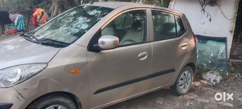 I 10 Car Golden Color