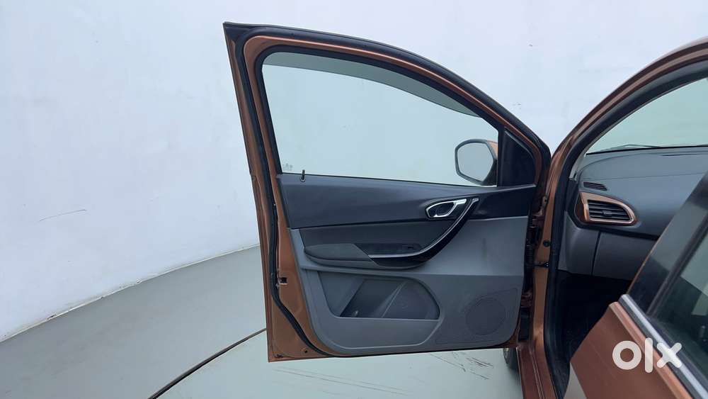 Tata Tigor Xza, 2018, Petrol