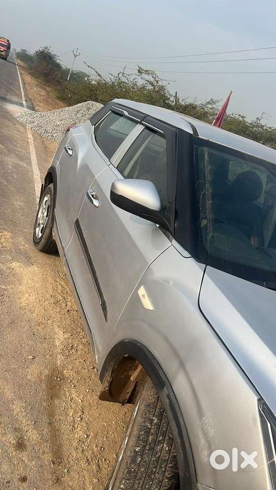 Mahindra Xuv300 2023 Diesel Well Maintained
