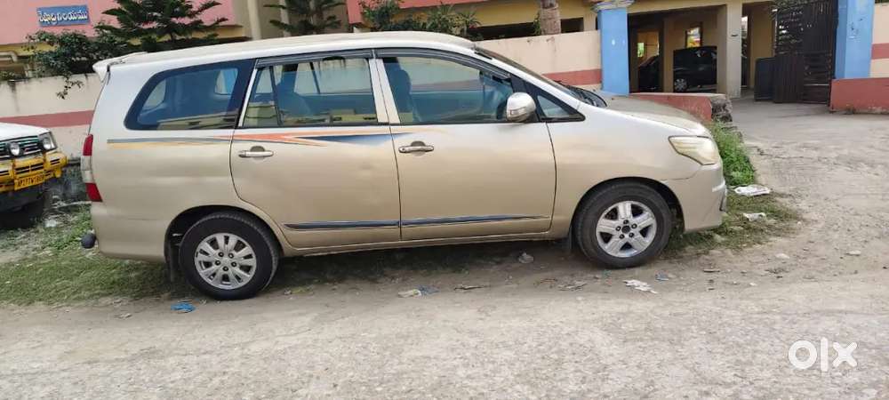 450000/- Slightly Negotiable, Toyota Innova 2.5 V, Full Condition,