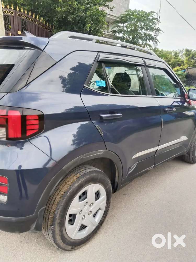 Hyundai Venue 2022 Petrol Manual November 2022 Registration
