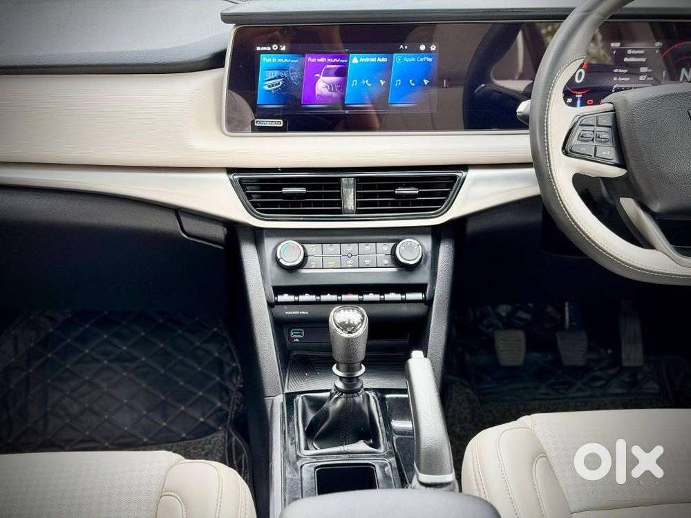 Mahindra Xuv700 2.0 Ax 5 Petrol Mt 7 Str, 2024