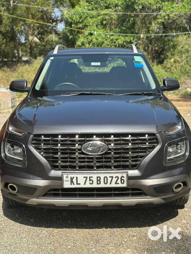 Hyundai Venue 2021 Petrol 29500 Km Driven