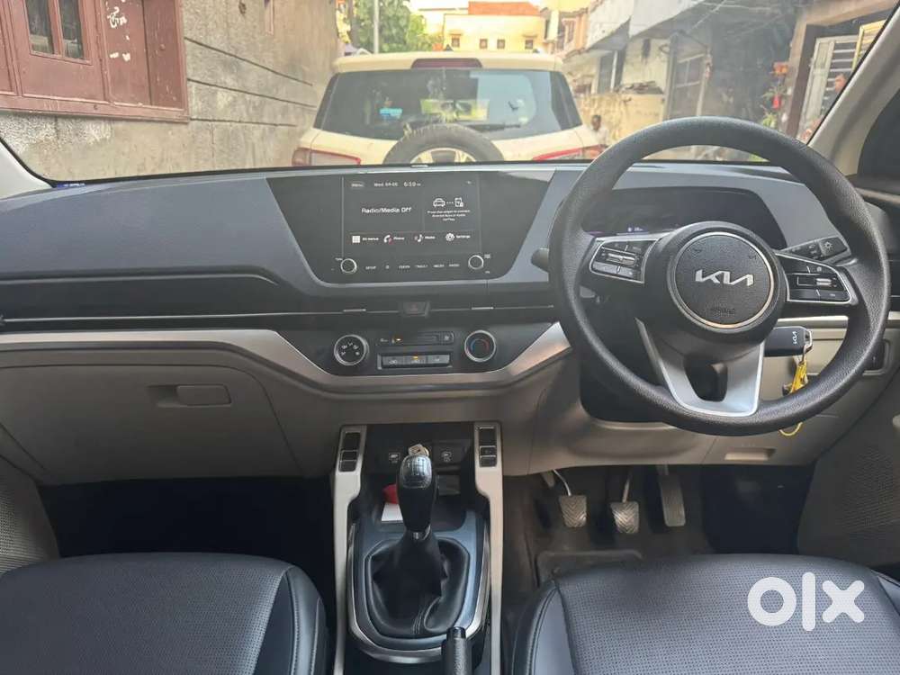 Kia Carens 2024 Petrol 24000 Km Driven