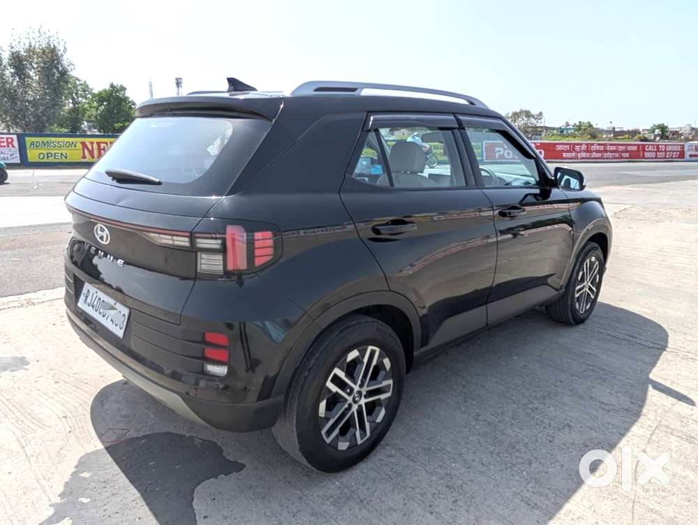 Hyundai Venue Sx (o) Mt 1.5 Diesel, 2023, Diesel