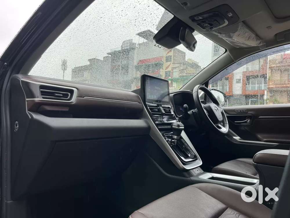 Toyota Innova Hycross 2.0 Zx (o) Hybrid 7 Str, 2025, Petrol
