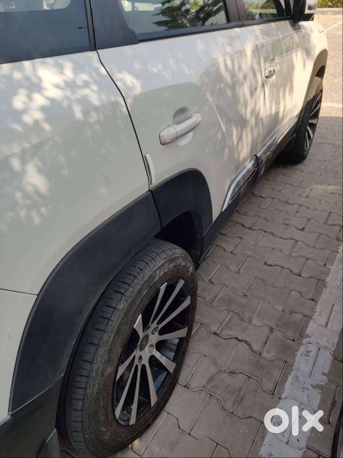 Maruti Suzuki Brezza 2023 Zxi Petrol Manual  Excellent Condition  Si