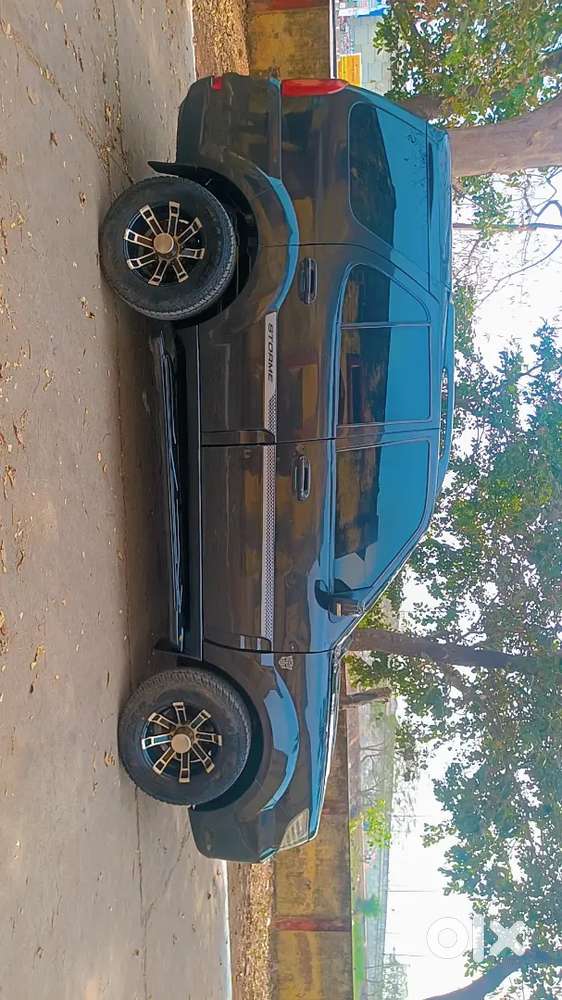 Tata Safari Storme 2015