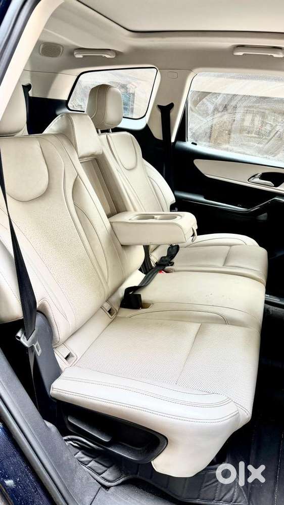 Mahindra Xuv700 2022 Diesel Well Maintained