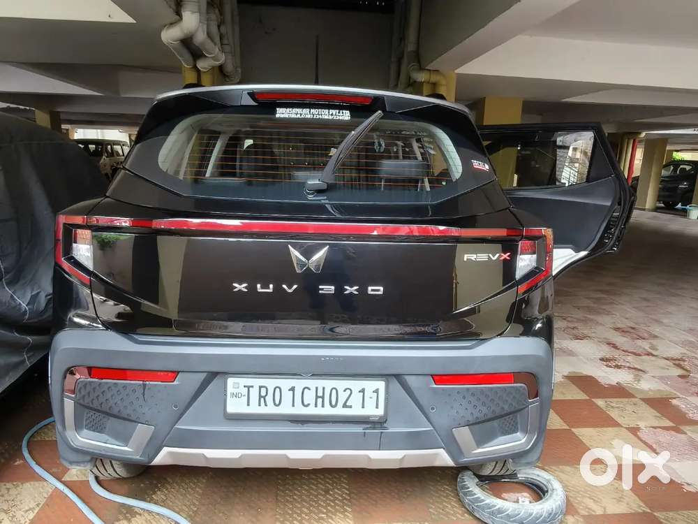 Mahindra Xuv 3xo Revx A 2025 Petrol 1730 Km Driven