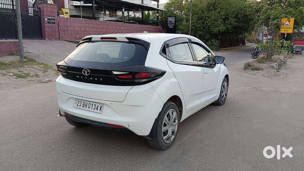 Tata Altroz 1.2 Xm Plus, 2023, Petrol