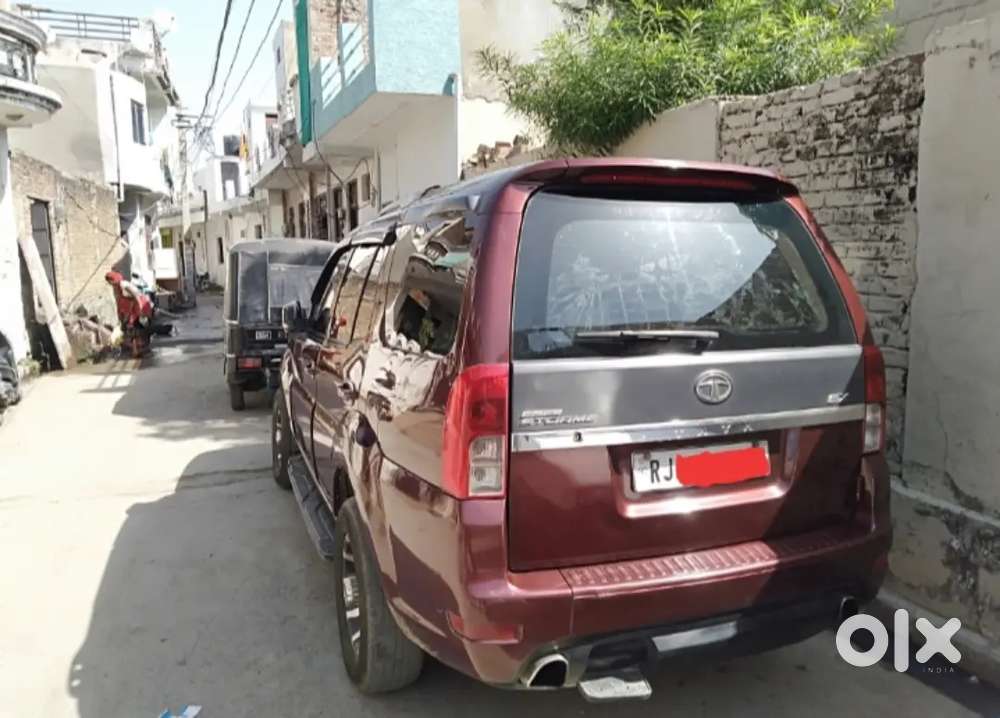 Tata Safari Storme 2013