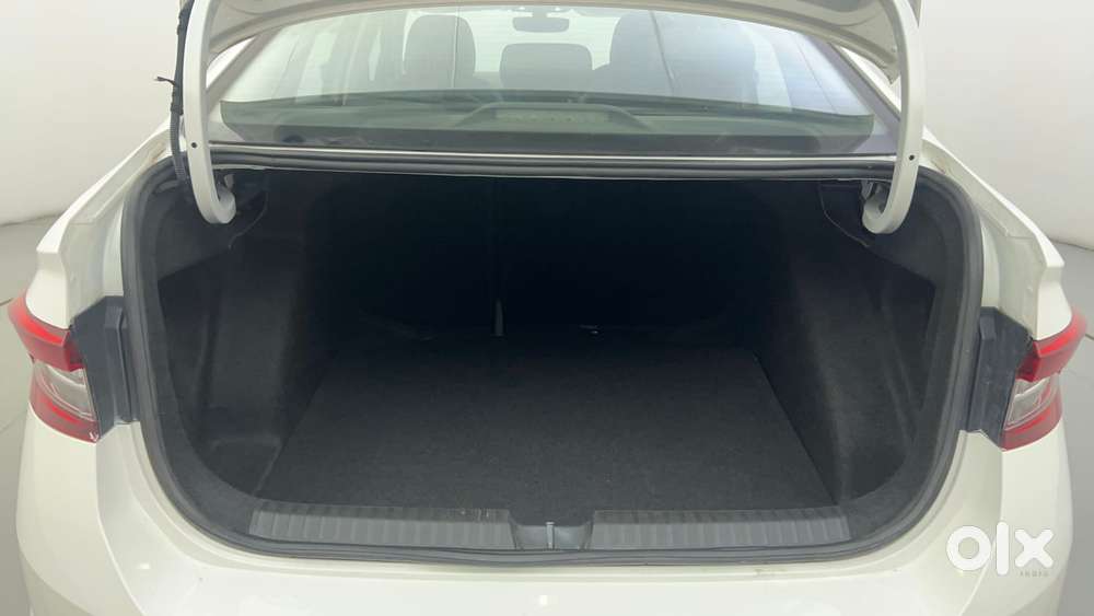 Skoda Slavia Style 1.0l Tsi At, 2022, Petrol