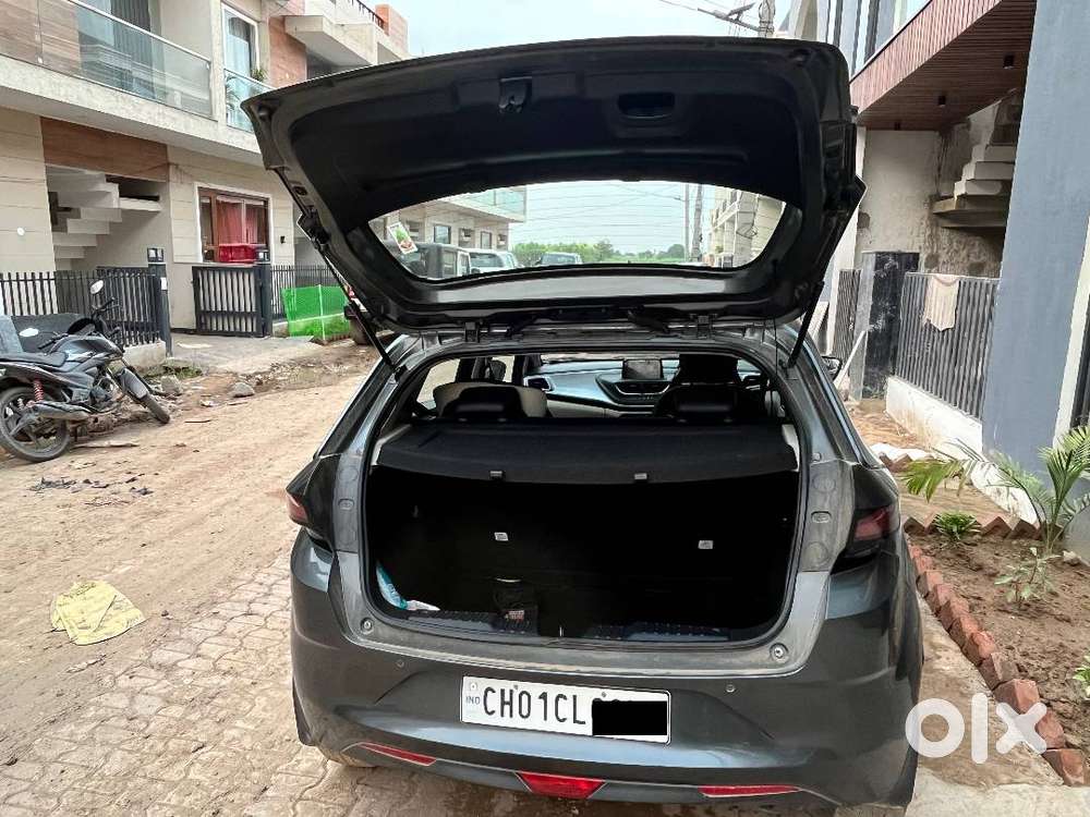 Selling My 2022 Tata Altroz Xza+ Dca – Top Model Automatic (petrol).