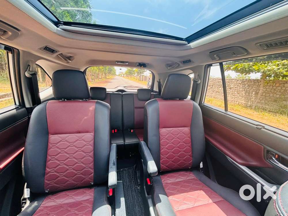 Toyota Innova Hycross 2.0 Zx (o) Hybrid 7 Str, 2025, Petrol