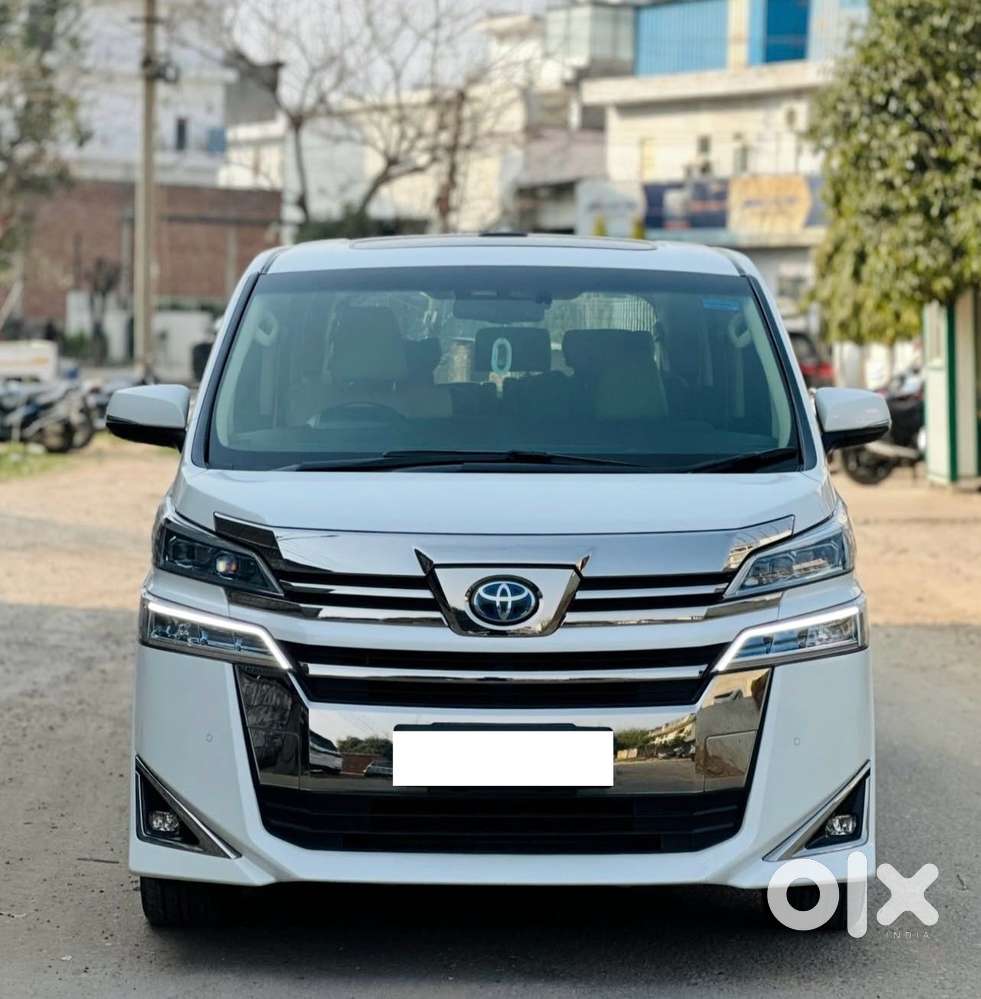 Toyota Vellfire 2.5 Executive Lounge, 2020, Cng & Hybrids