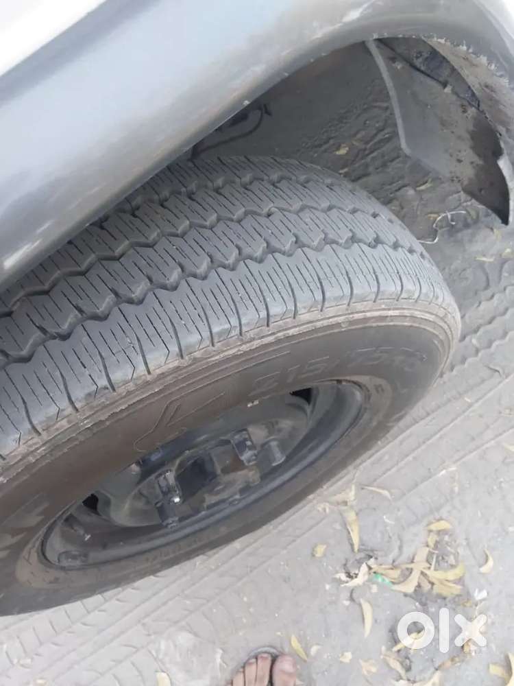 Mahindra 9 Seater Bolero