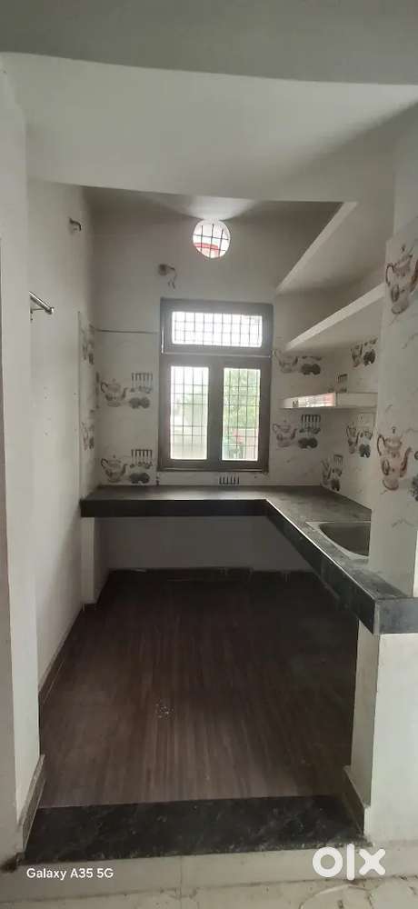 2 Room Bathroom, Hall, kitchen with duck area