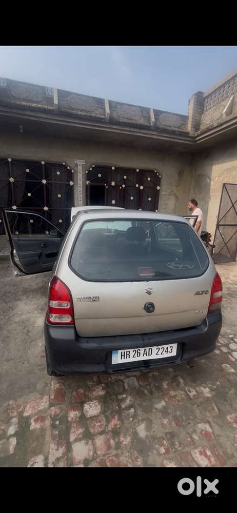 Centre Lock Petrol Car