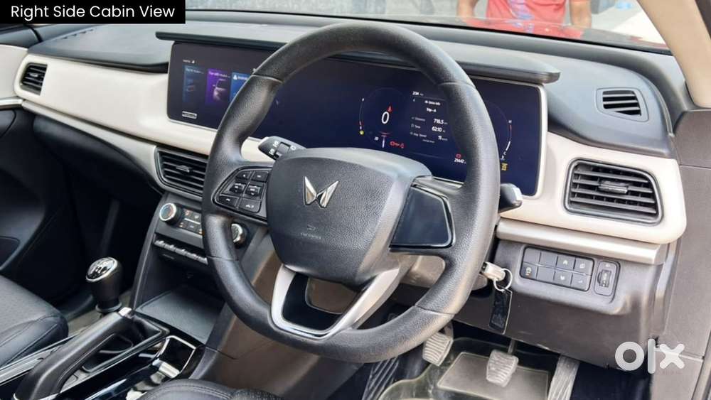 Mahindra Xuv700 Ax 3 Petrol Mt 5 Str (e), 2022, Petrol