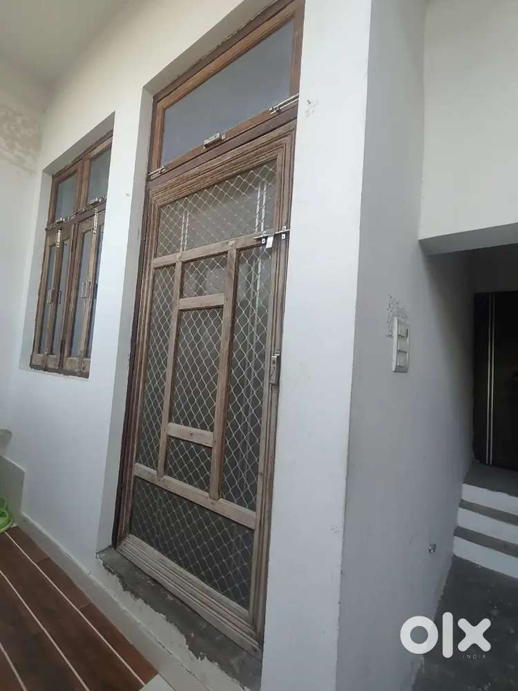 2 BHK Flat INDEPENDENT FLOOR for one family