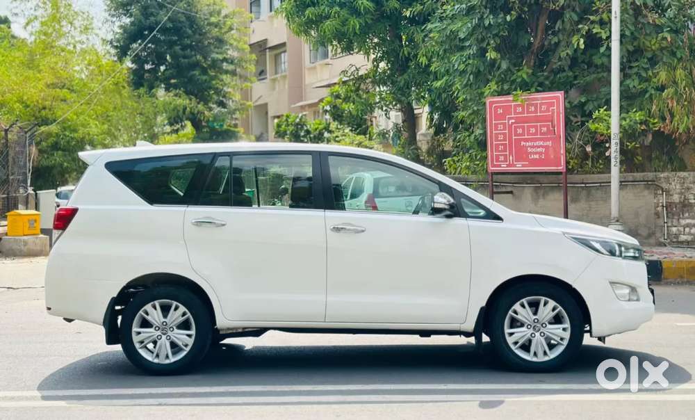 Toyota Innova Crysta 2.8 Zx At 7 Seater, 2016, Diesel