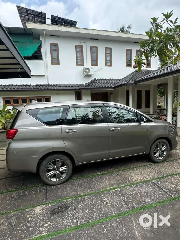 Toyota Innova Crysta 2.8z 2016
