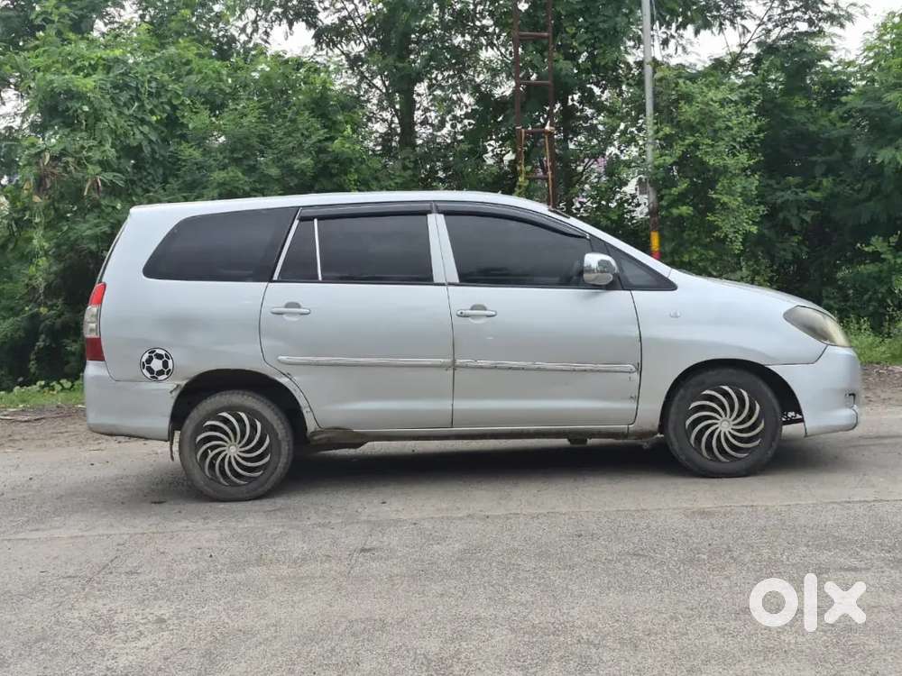 Toyota Innova 2011 Diesel 7-seater Car