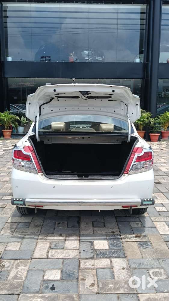 Maruti Suzuki Dzire 1.2 Vxi, 2022, Petrol