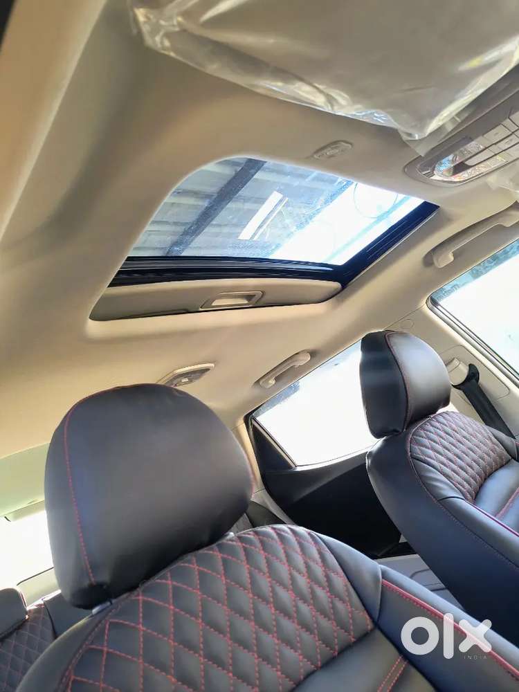 Mahindra Xuv 300 W6 Model With Sunroof