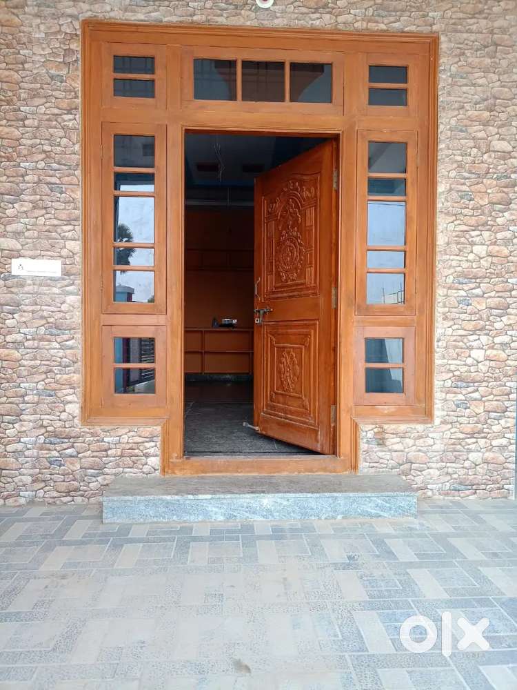 An independent house of 3600 square feet for rent
