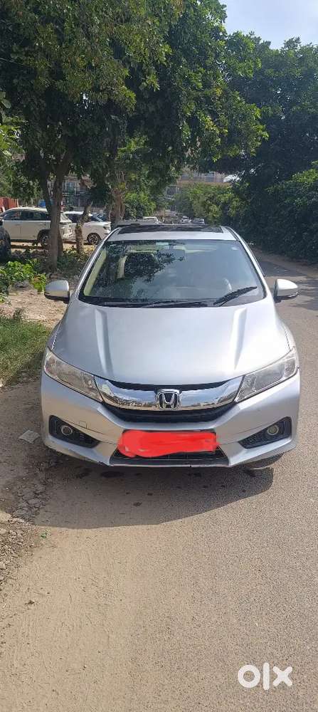 Honda City 2015 Diesel  &ndash;  ₹4.30 Lakh