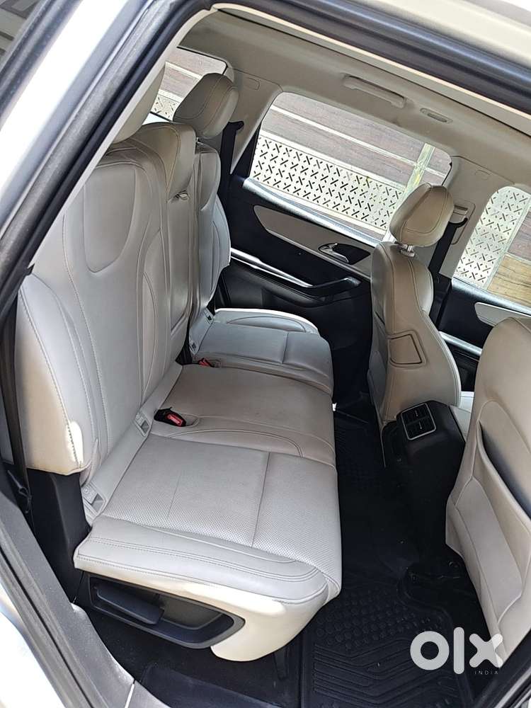 Mahindra Xuv700 2.2 Ax 7 Diesel At Luxury Pack Str Awd, 2022, Diesel