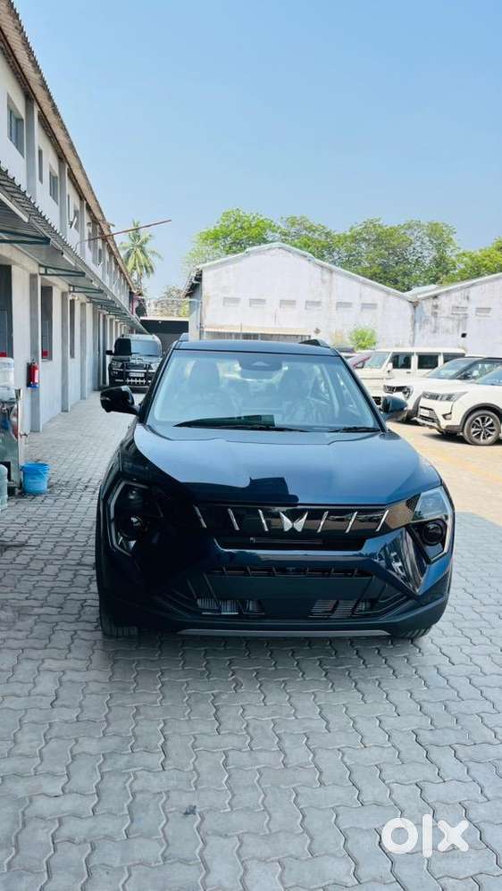 Mahindra Manual Petrol 2025 Car