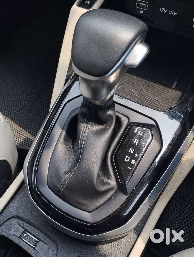 Kia Carens 1.4 Luxury Plus Dct 7 Str, 2022, Petrol