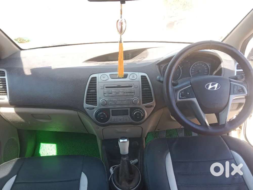 गाड़ी कंडीशन A1 80000 किलोमीटर चली हुई सेकंड ऑनर