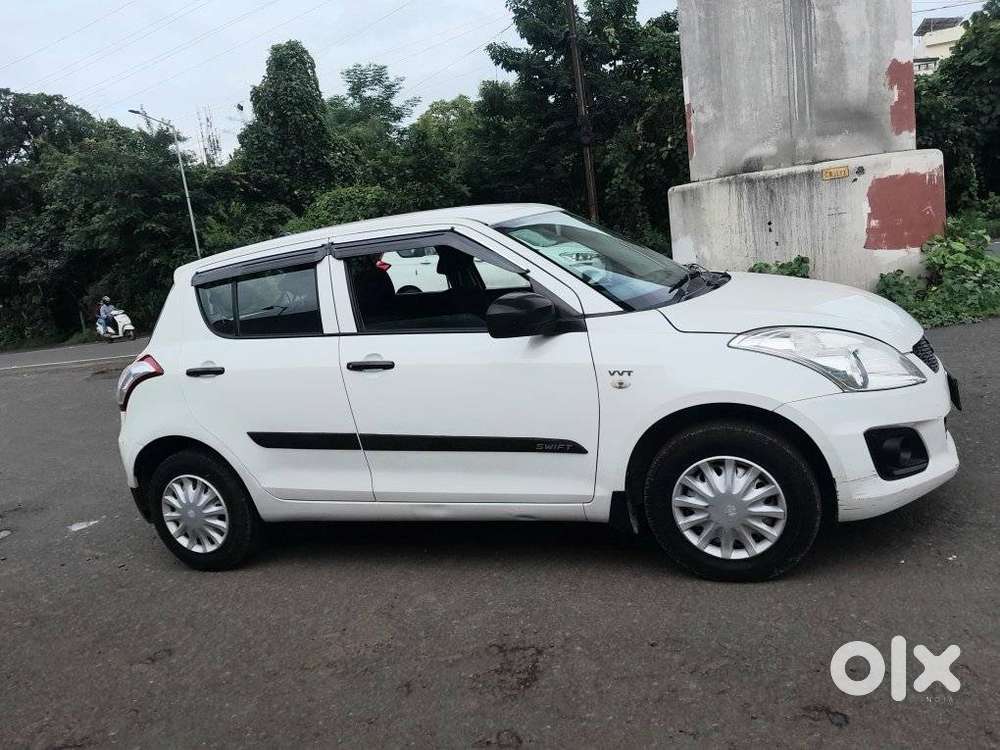 Maruti Suzuki Swift Lxi Optional-o, 2017, Petrol